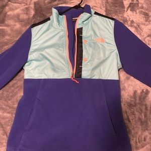 (Used- Good Condition) Women’s Small The North Face Pull-Over with a half zip.